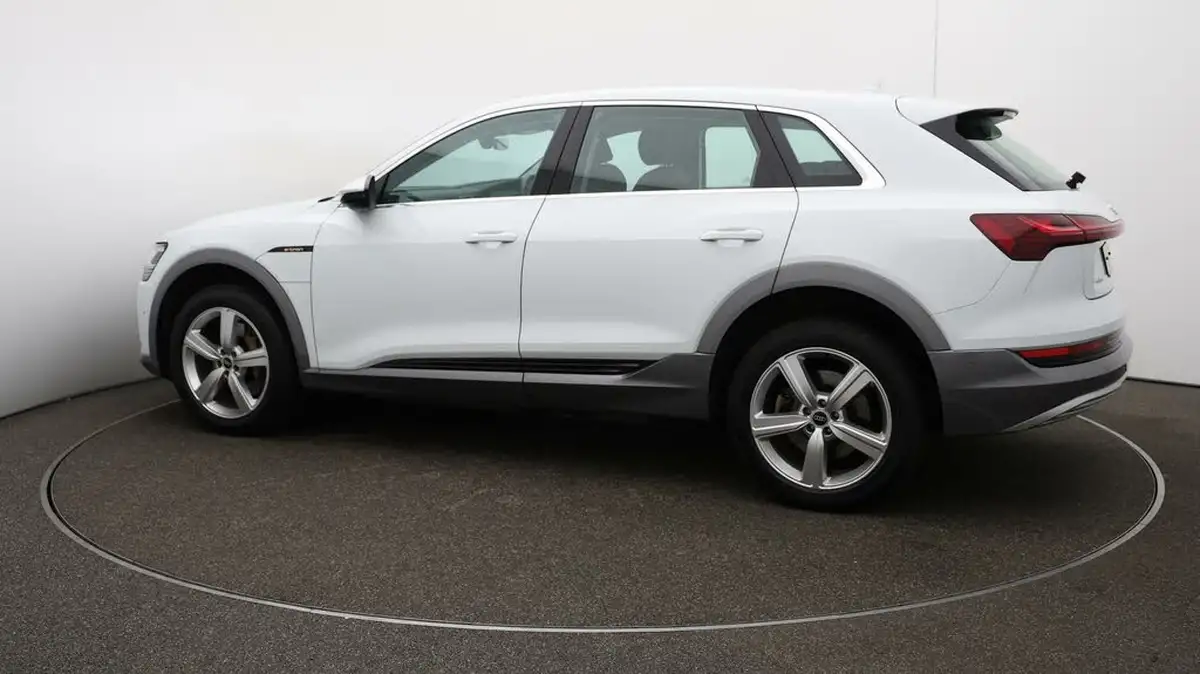 2022-audi-e-tron-55e-technik-station-wagon-big-38