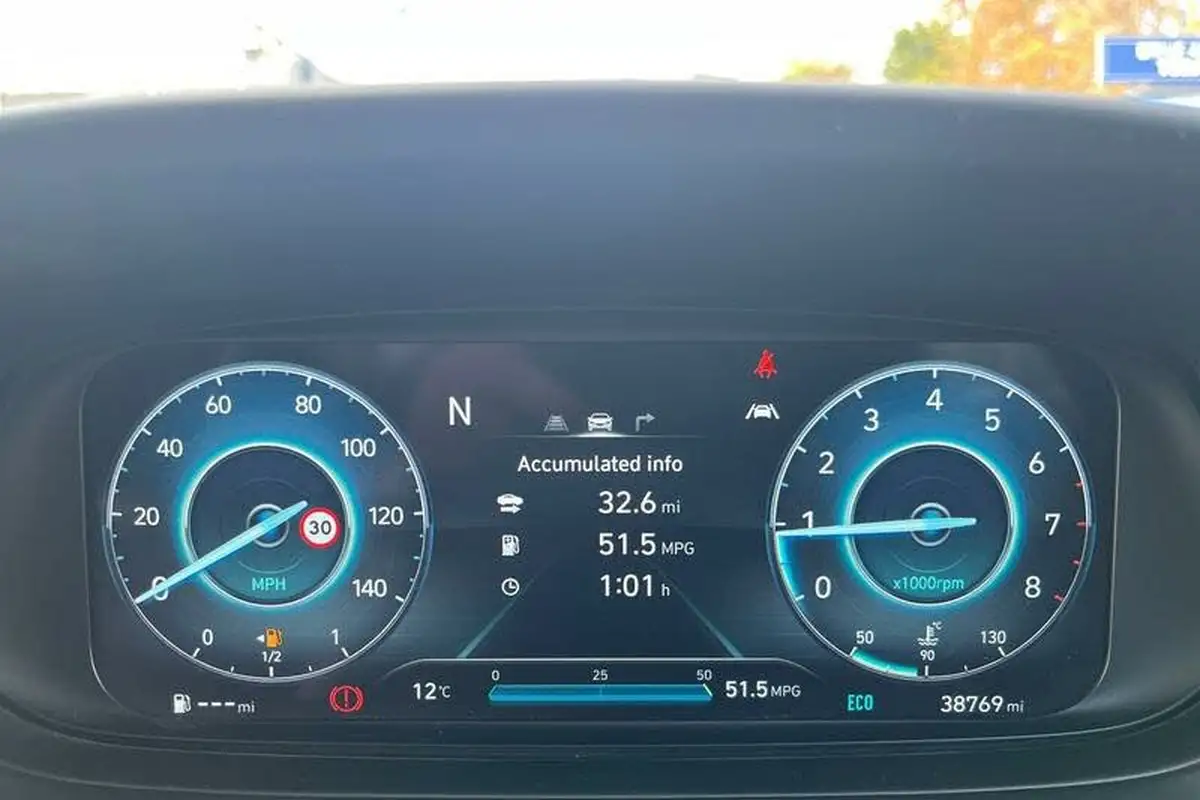 2022-hyundai-i20-10-t-gdi-premium-eclutch-imt-big-12
