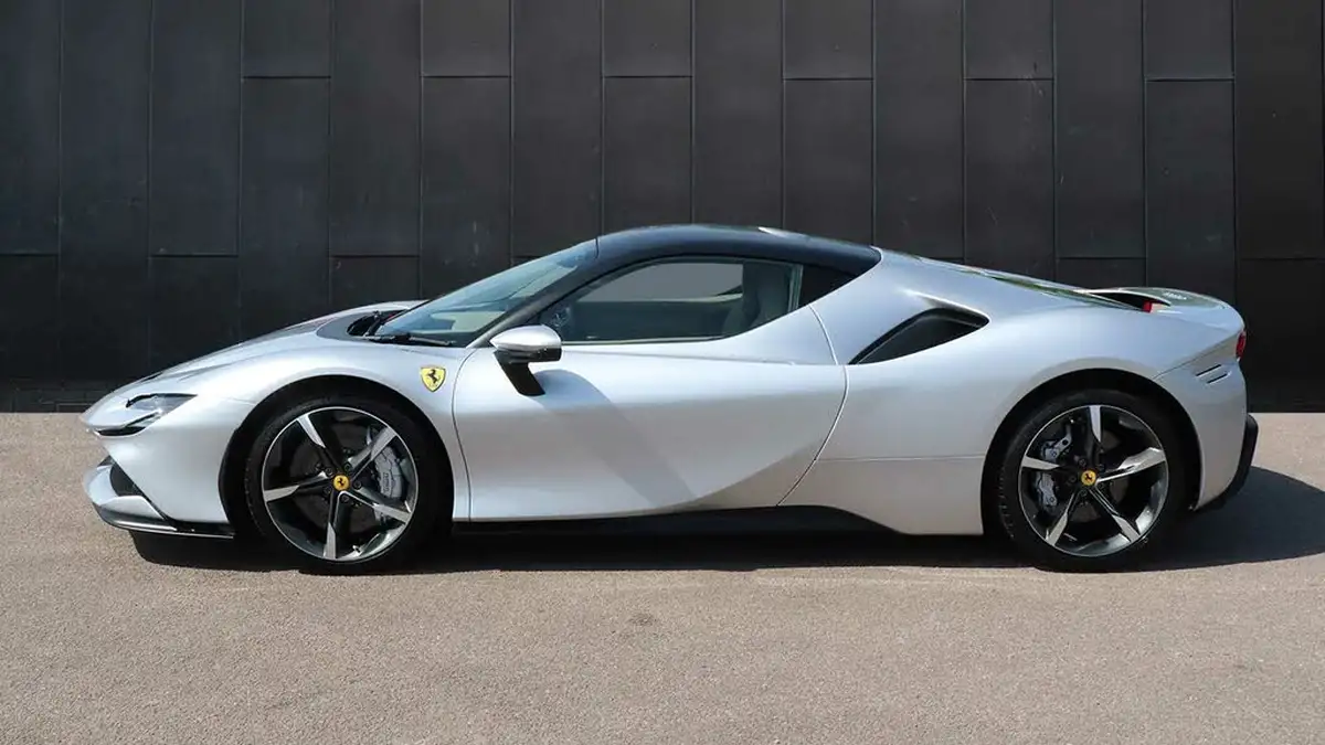 2021-ferrari-sf90-stradale-big-3