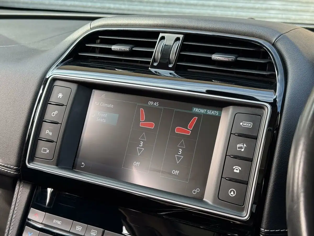 2018-jaguar-f-pace-30-v6-sc-s-big-47