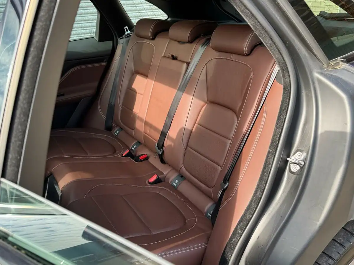 2018-jaguar-f-pace-30-v6-sc-s-big-23