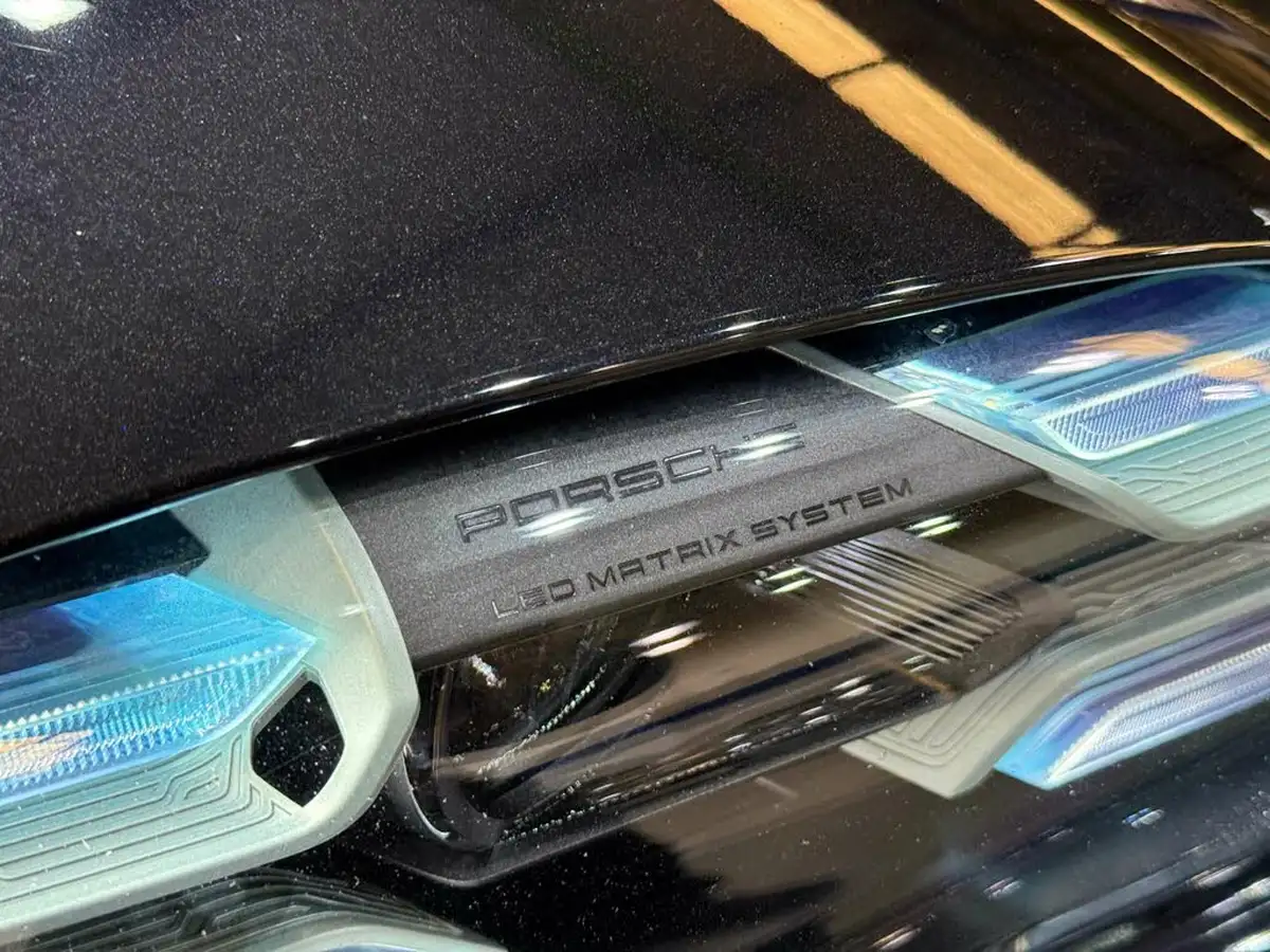 2020-porsche-taycan-e-turbo-s-big-66