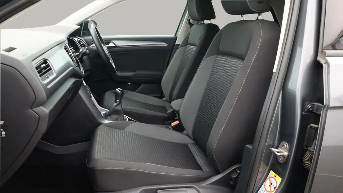 2021-volkswagen-t-roc-10-tsi-active-hatchback-5d-big-14
