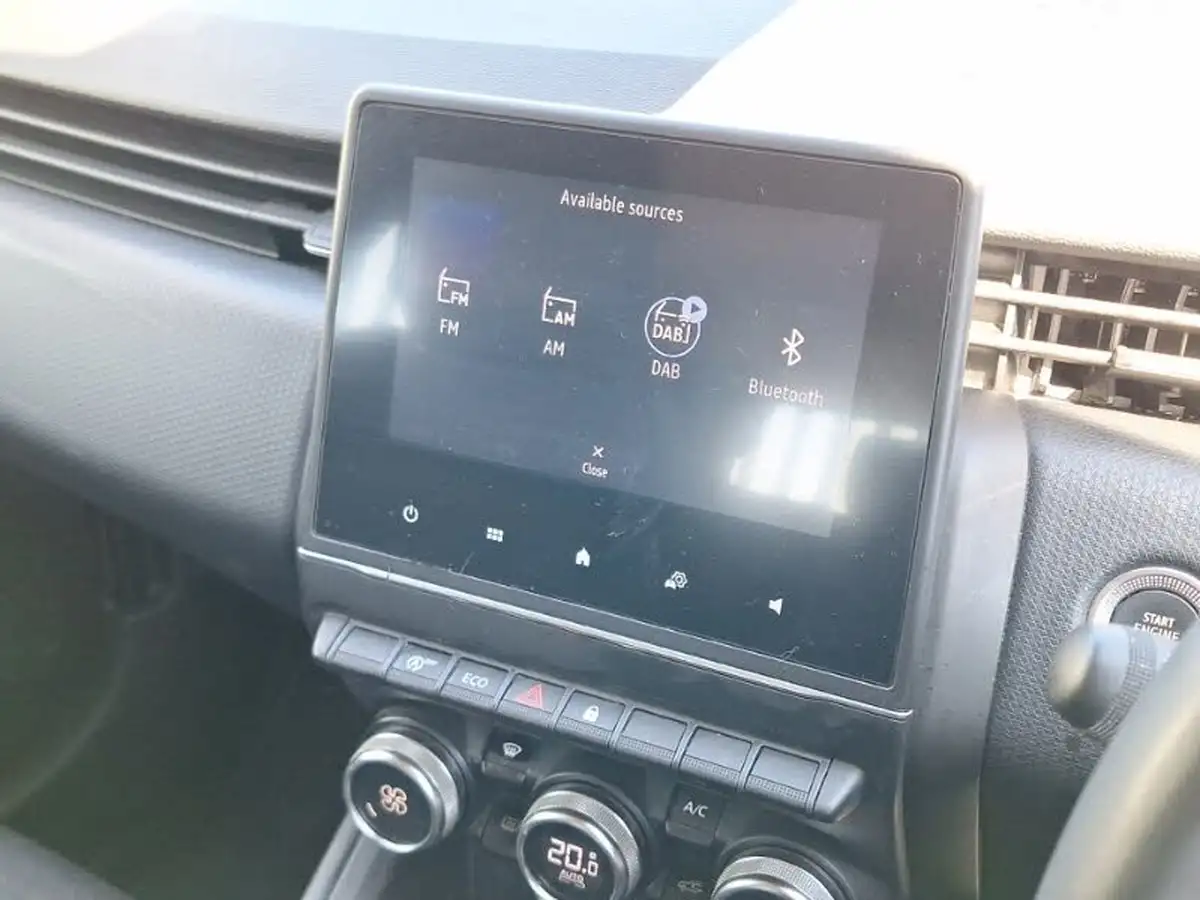 2021-renault-clio-10-tce-iconic-edition-big-15