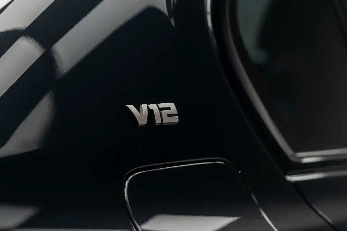 2020-bmw-7-series-66-m760li-big-61