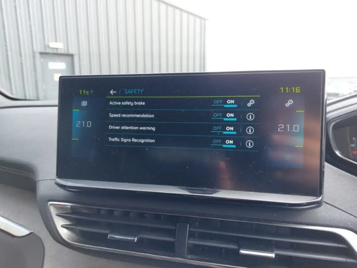 2022-peugeot-3008-suv-16-puretech-gt-premium-225bhp-hybrid-e-eat8-big-18