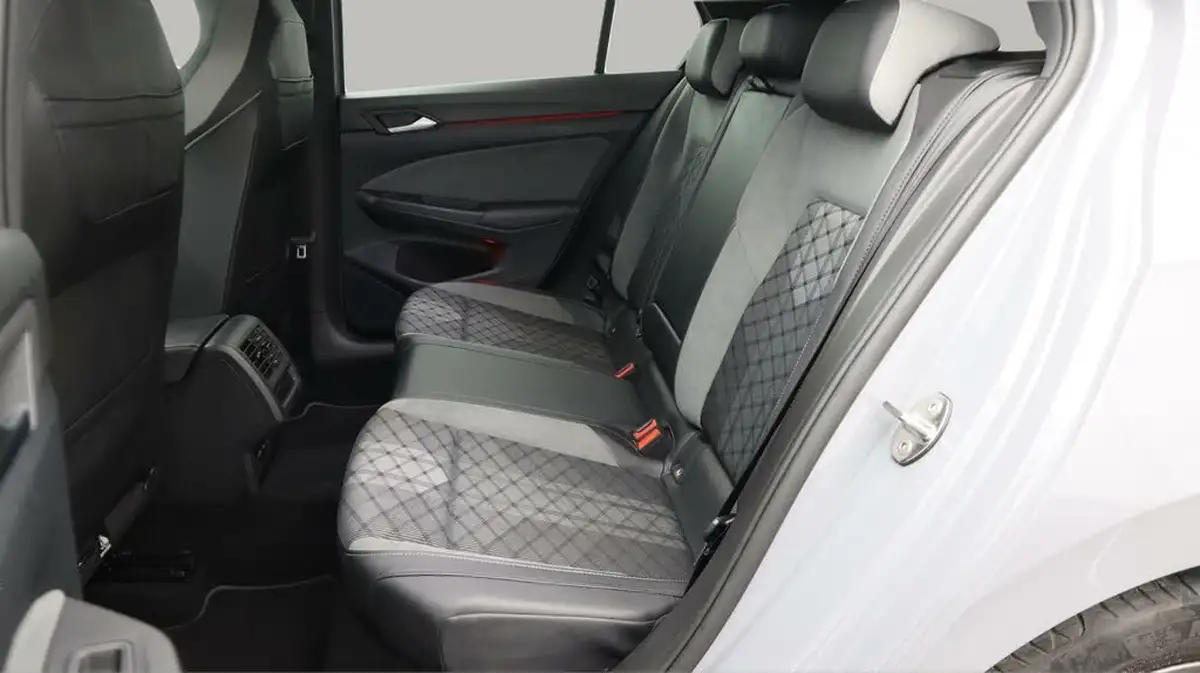 2021-volkswagen-golf-big-26