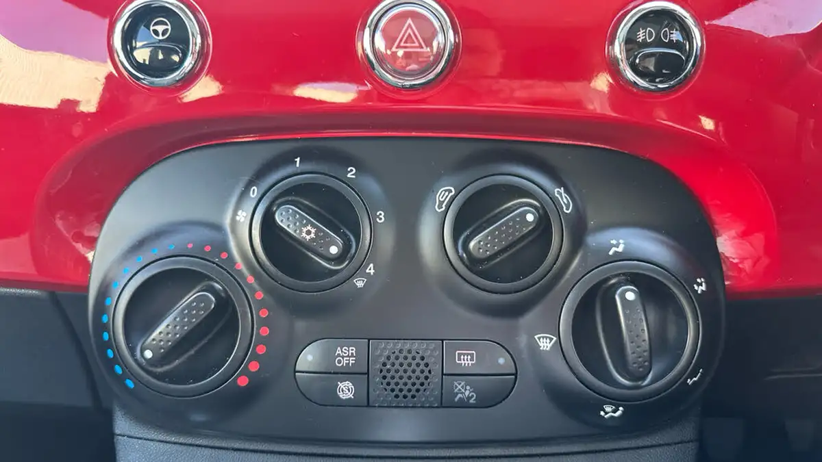 2019-fiat-500-12-lounge-ss-big-33