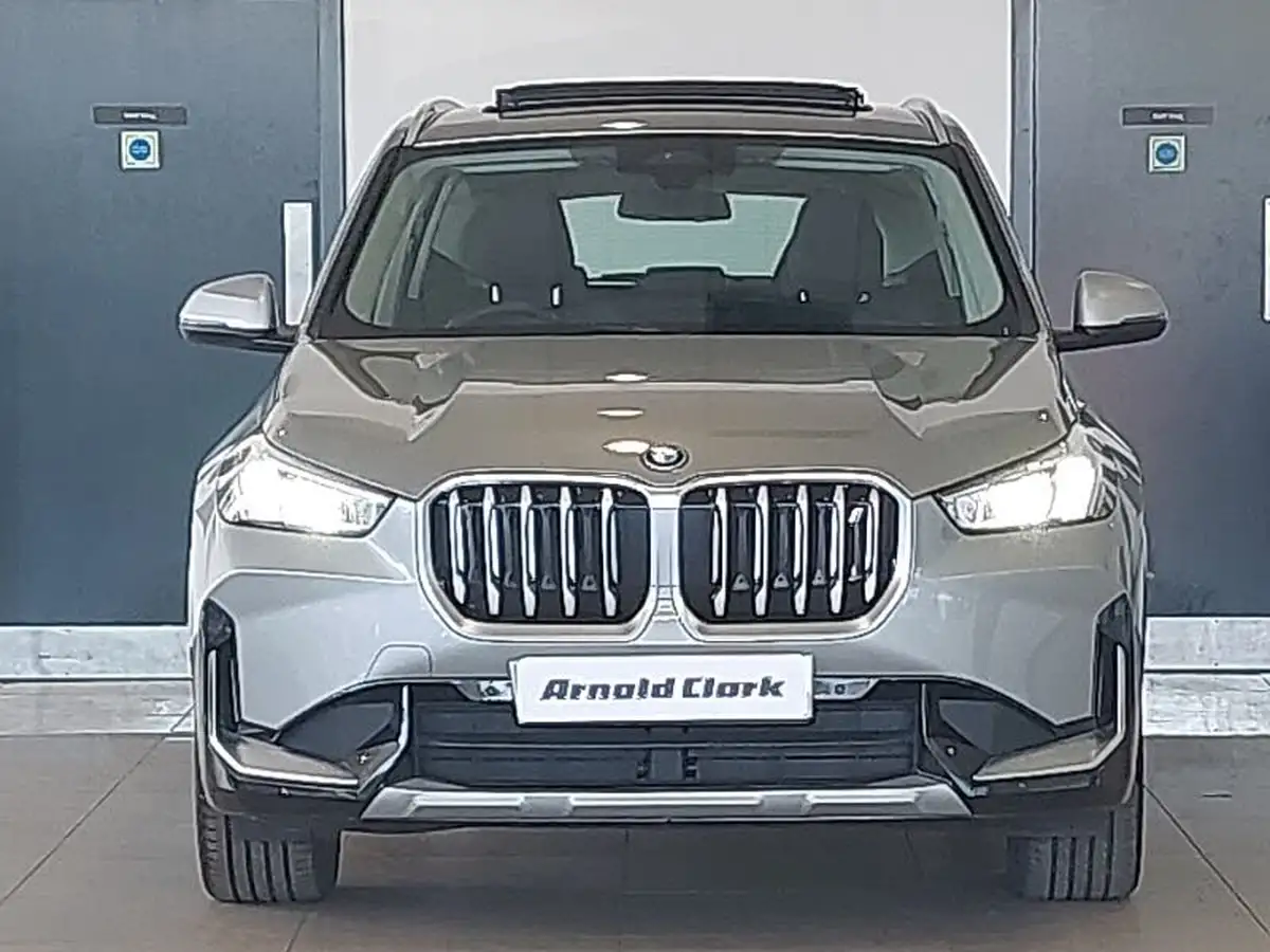 2023-bmw-ix1-e-xdrive30-xline-big-15