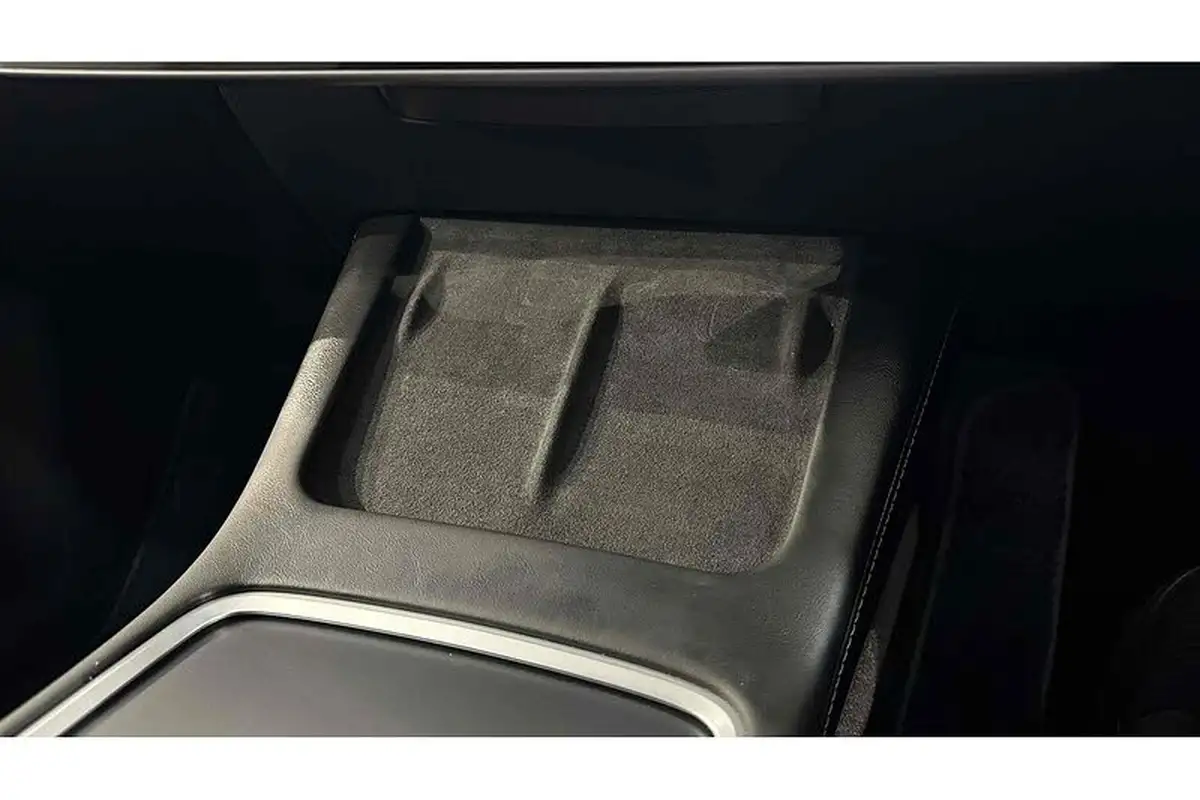2022-tesla-model-y-e-long-range-big-45