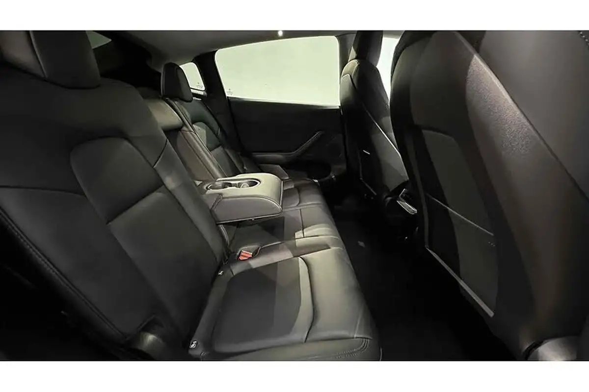 2022-tesla-model-y-e-long-range-big-23