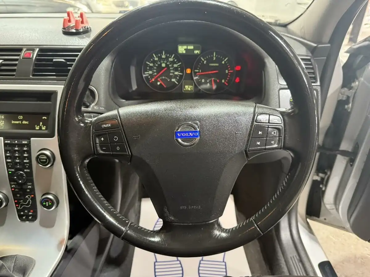 2011-volvo-s40-20td-d3-se-lux-148bhp-big-26