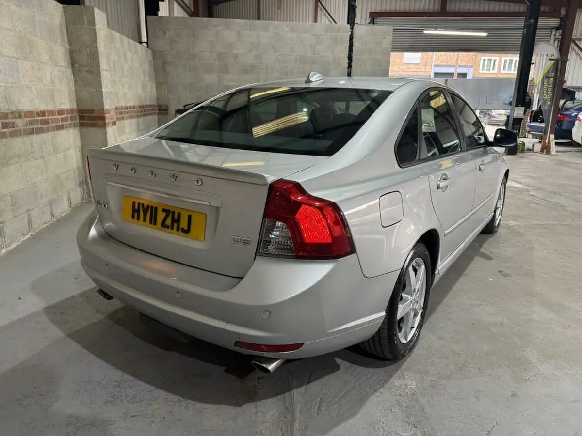 2011-volvo-s40-20td-d3-se-lux-148bhp-big-2