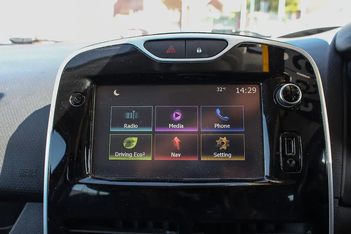 2016-renault-clio-15dci-dynamique-nav-ss-energy-big-29
