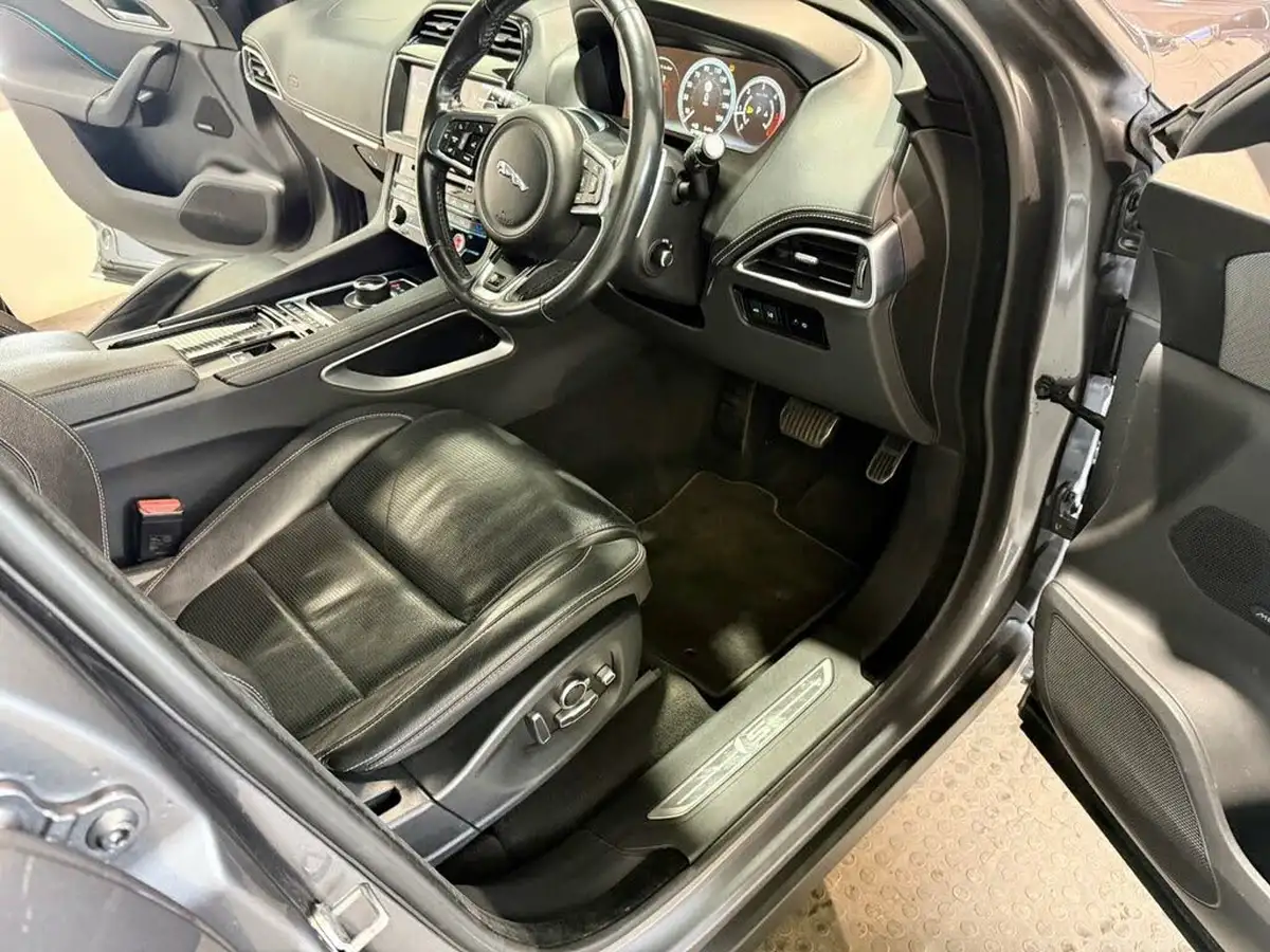 2017-jaguar-f-pace-30td-s-ss-big-24
