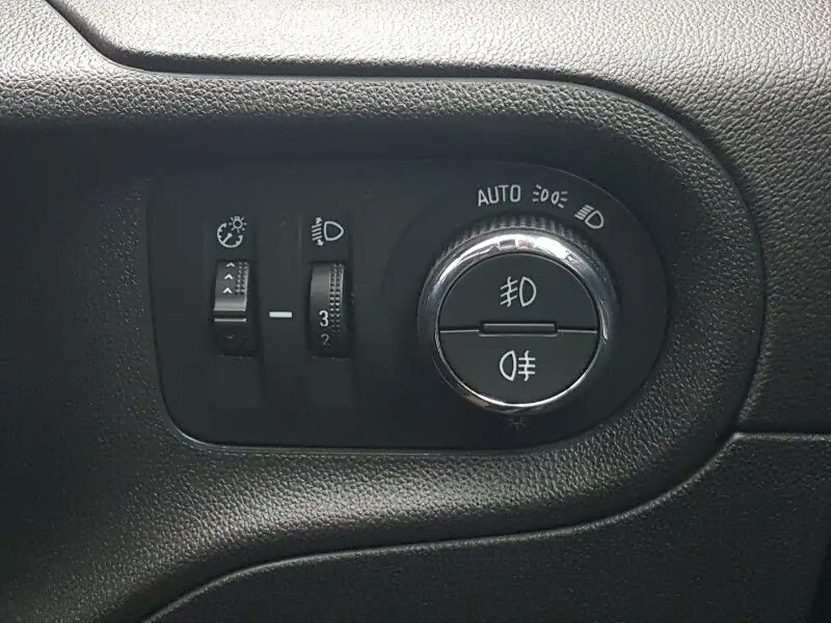 2021-vauxhall-grandland-x-12-griffin-big-10