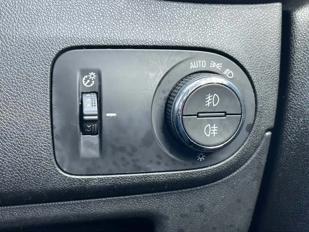 2021-vauxhall-crossland-12-ultimate-nav-big-26