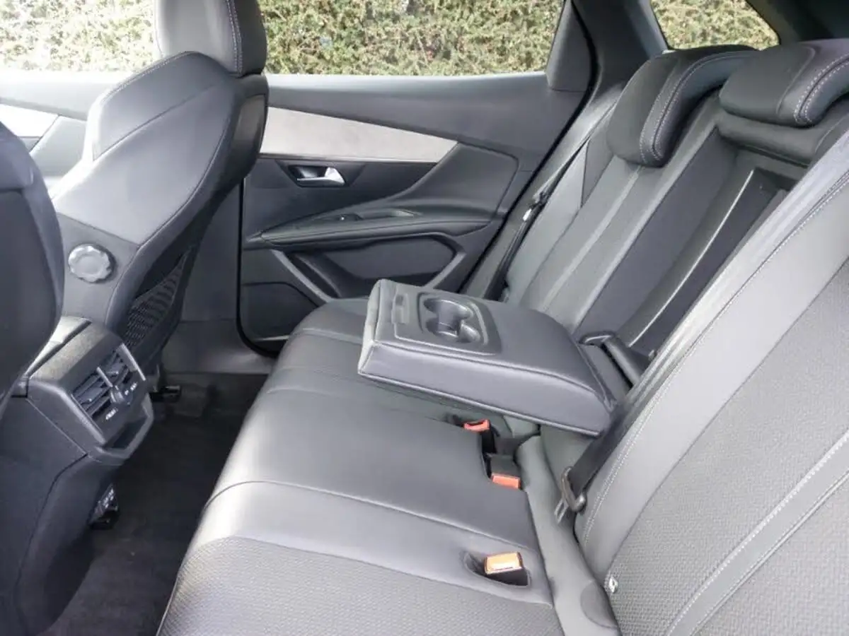 2024-peugeot-3008-suv-12-puretech-gt-130bhp-ss-eat8-big-5
