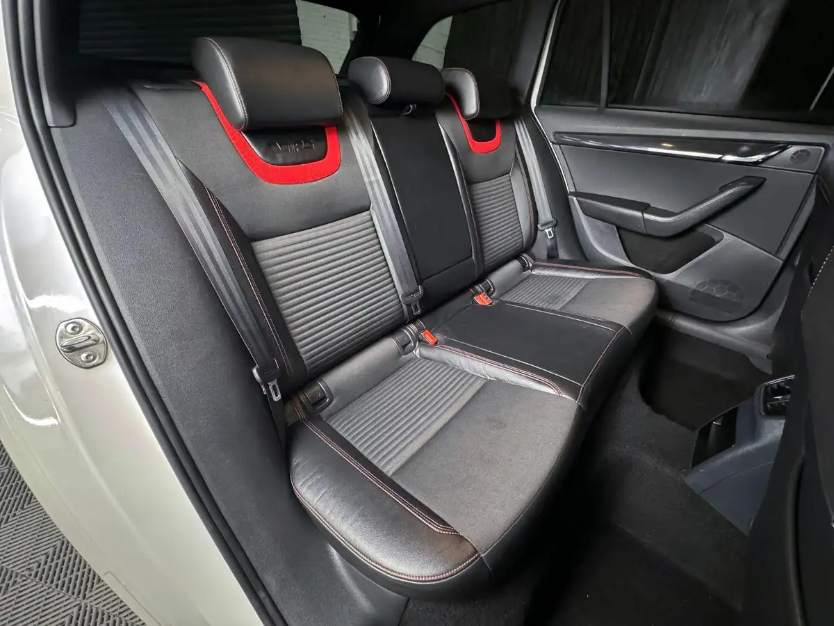 2014-skoda-octavia-20tdi-vrs-estate-dsg-big-36