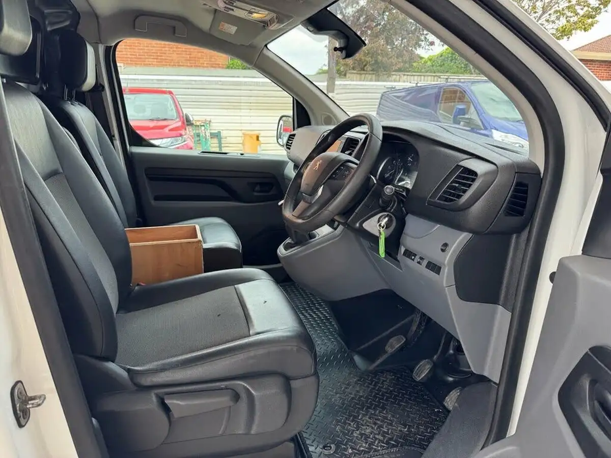 2018-peugeot-expert-20-bluehdi-professional-standard-1400-panel-big-12