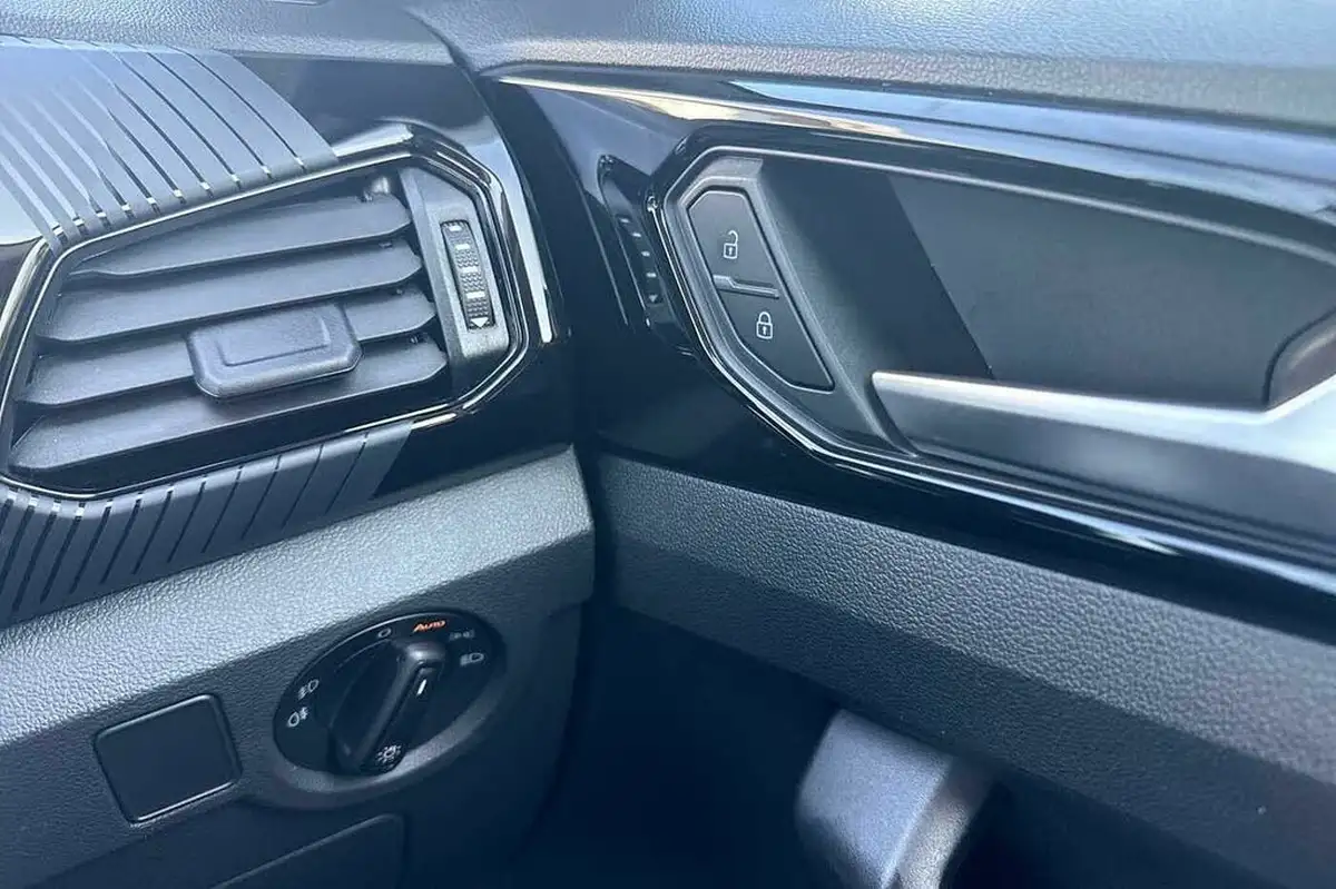 2023-volkswagen-t-cross-10-tsi-black-edition-95ps-big-25