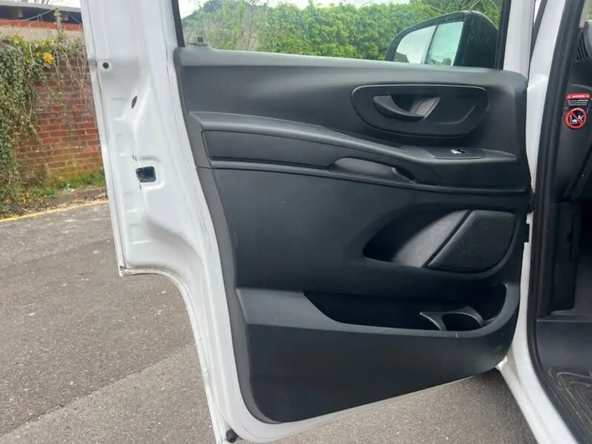 2021-mercedes-benz-vito-20cdi-114-progressive-l2-134bhpeu6dt-panel-1749cc-9g-tronic-big-42