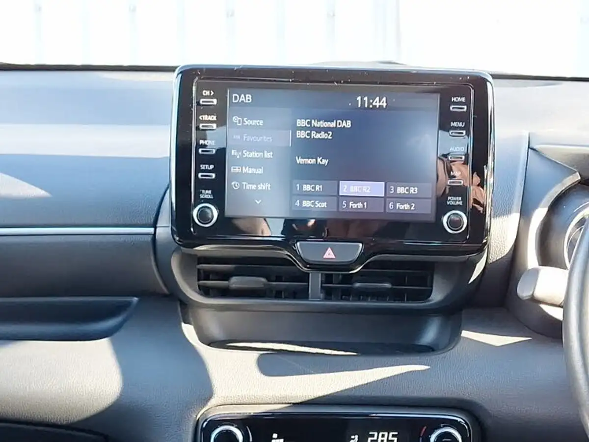 2021-toyota-yaris-15-vvt-i-design-big-6