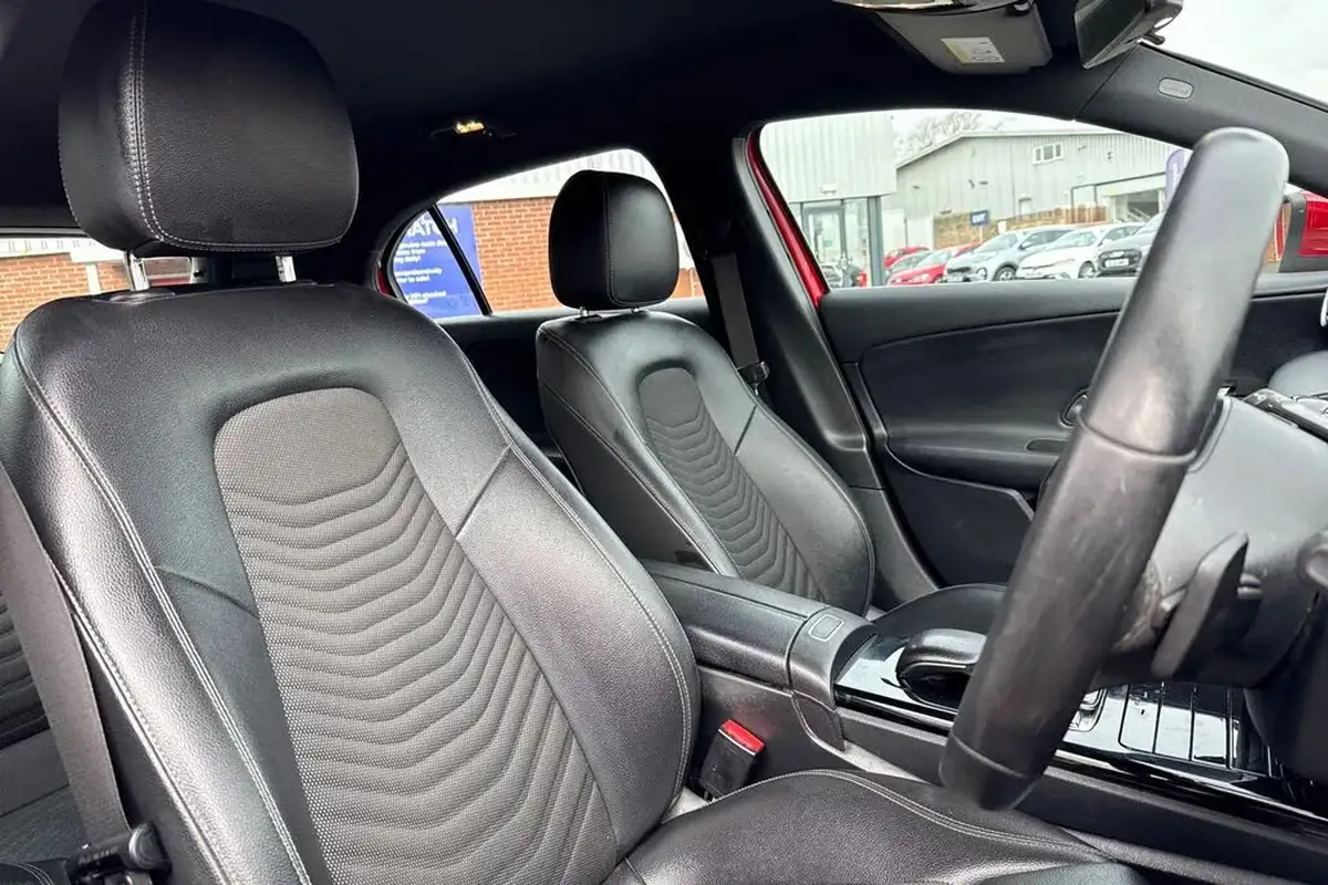 2019-mercedes-benz-a-class-13-a180-se-7g-dct-big-20