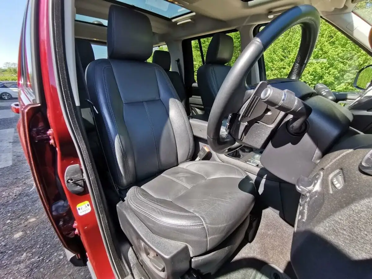 2015-land-rover-discovery-4-30-sd-v6-hse-big-11