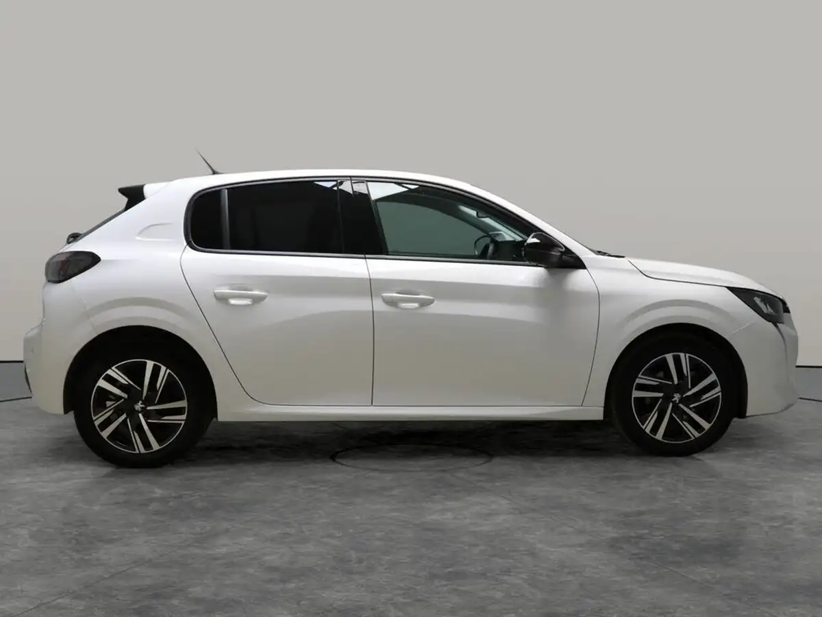 2023-peugeot-208-12-puretech-allure-premium-100ps-big-9