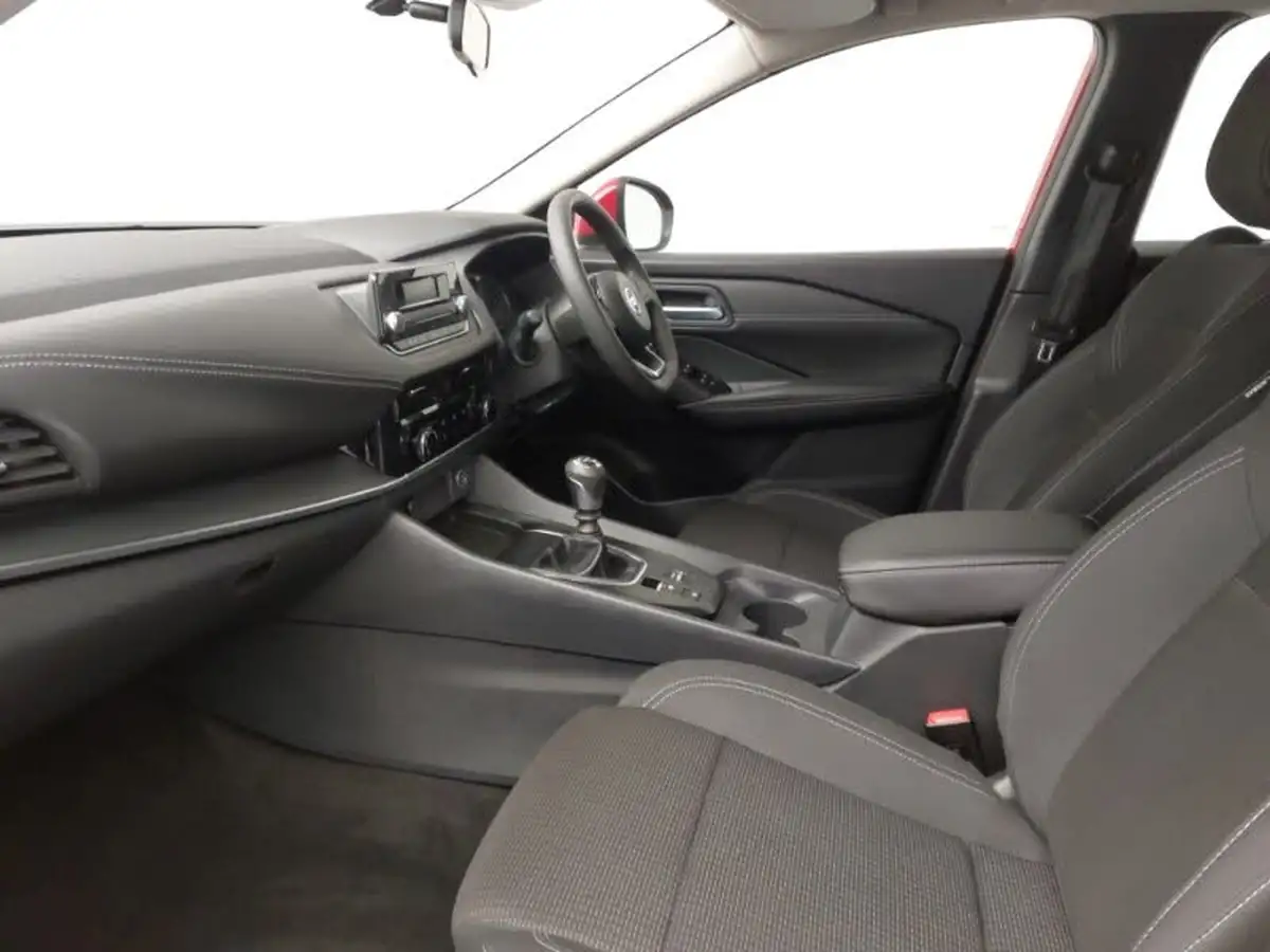 2021-nissan-qashqai-13-dig-t-visia-big-4