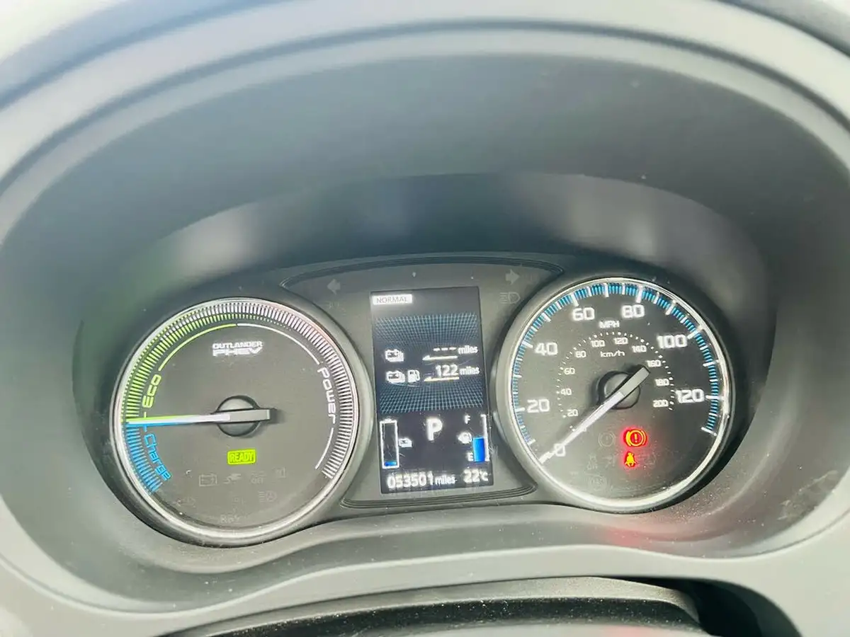 2015-mitsubishi-outlander-20-gx4hs-big-13