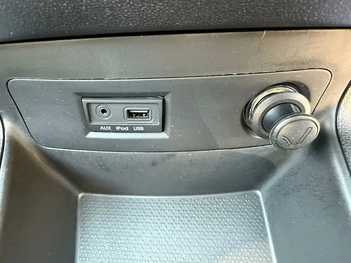 2011-hyundai-i20-12-comfort-3d-big-25