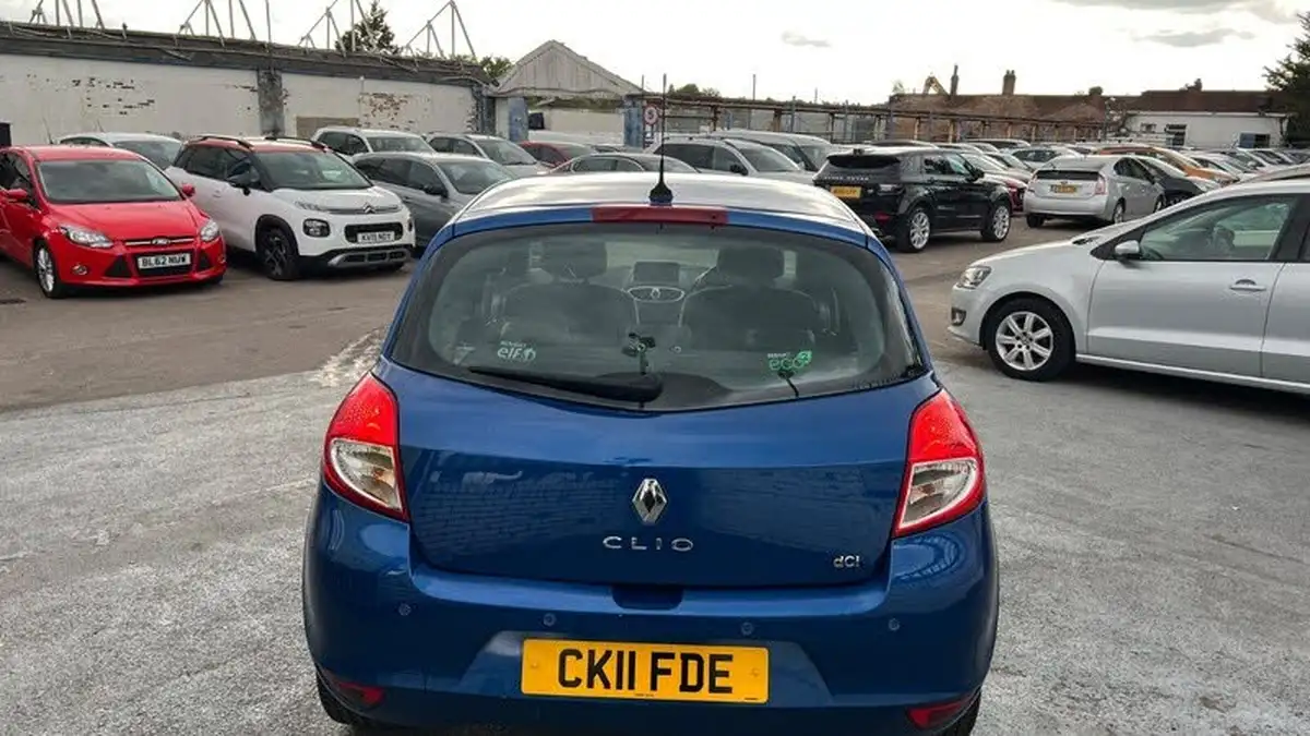 2011-renault-clio-15td-dynamique-tom-tom-15dci-fap-hatchback-5d-big-7