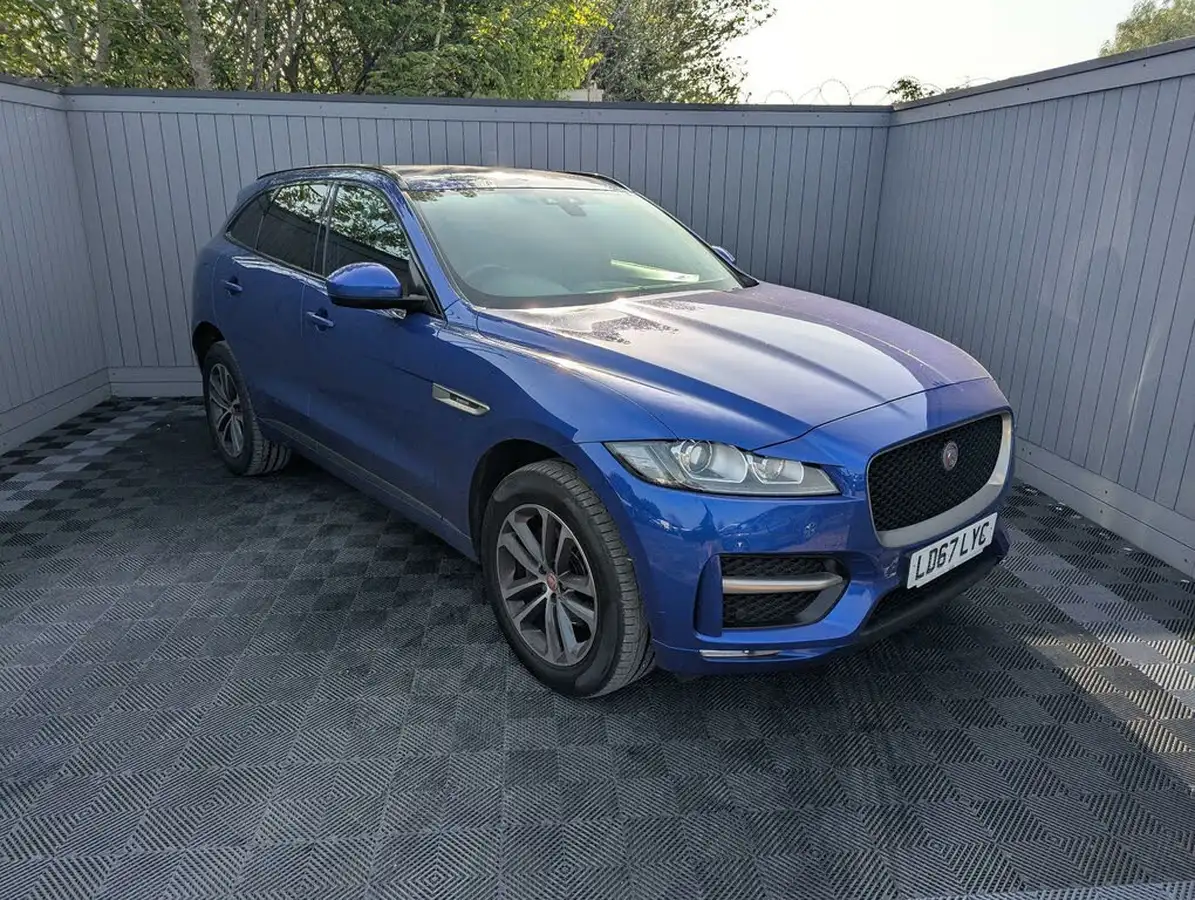 2017-jaguar-f-pace-20-i4d-r-sport-180ps-awd-ss-auto-big-3