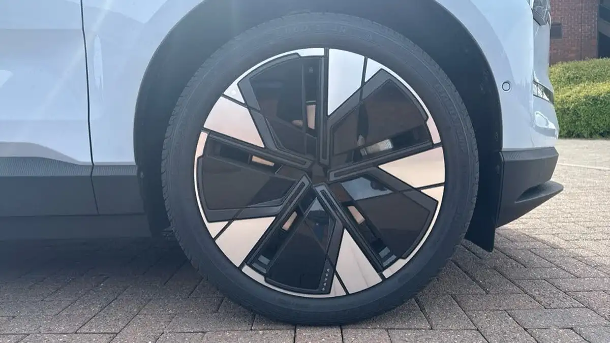 2025-volvo-ex30-e-single-motor-ultra-big-15
