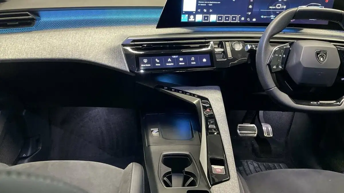 2023-peugeot-3008-suv-e-gt-big-15