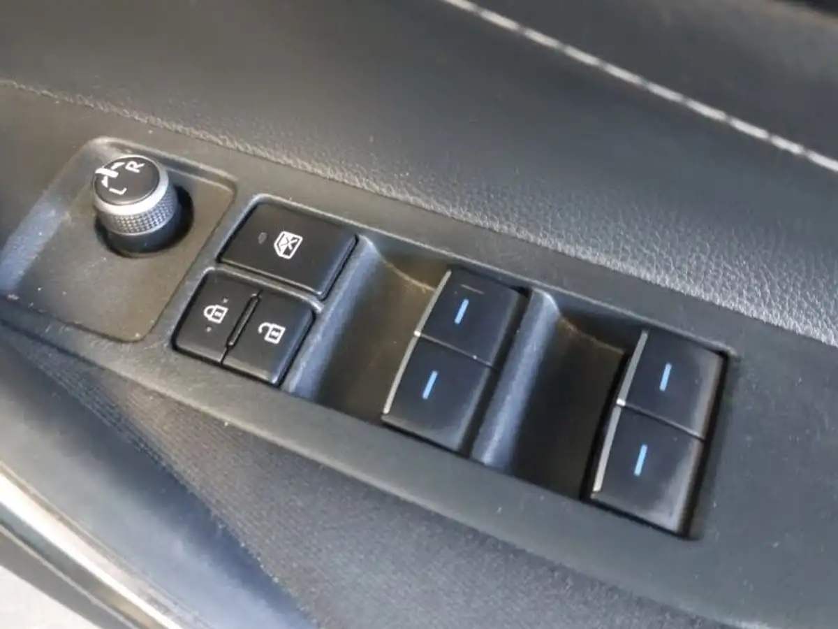 2022-toyota-corolla-20-vvt-i-icon-193bhp-hatchback-big-17