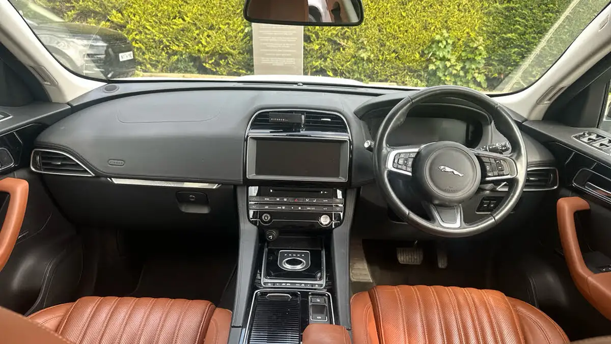 2017-jaguar-f-pace-20-i4d-portfolio-180ps-awd-ss-auto-big-8