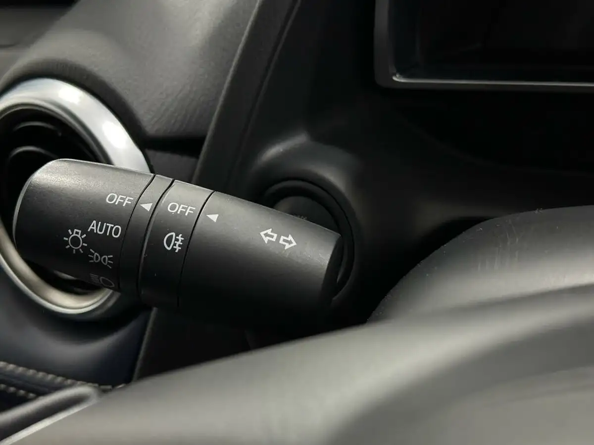 2022-mazda-mazda2-15-e-skyactiv-g-sport-big-10