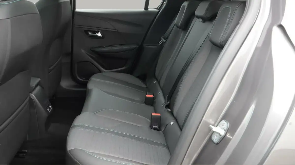 2023-peugeot-208-12-puretech-allure-premium-100ps-eat8-big-16