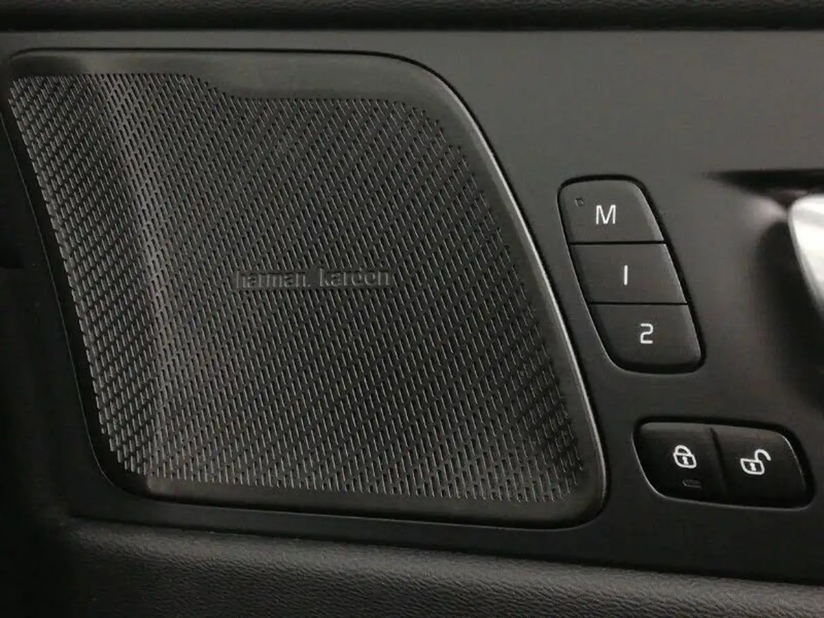 2023-volvo-xc60-20-b5-plus-big-18