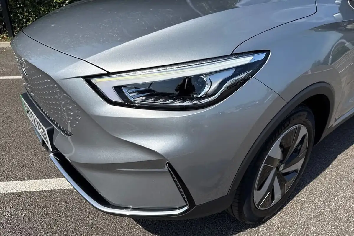 2022-mg-zs-suv-e-trophy-ev-156ps-long-range-big-25