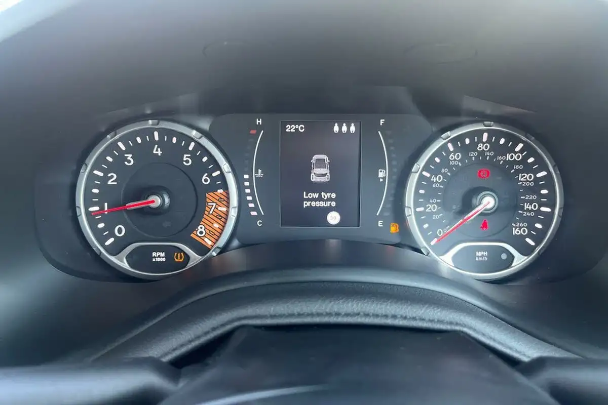 2022-jeep-renegade-10-gse-night-eagle-big-13