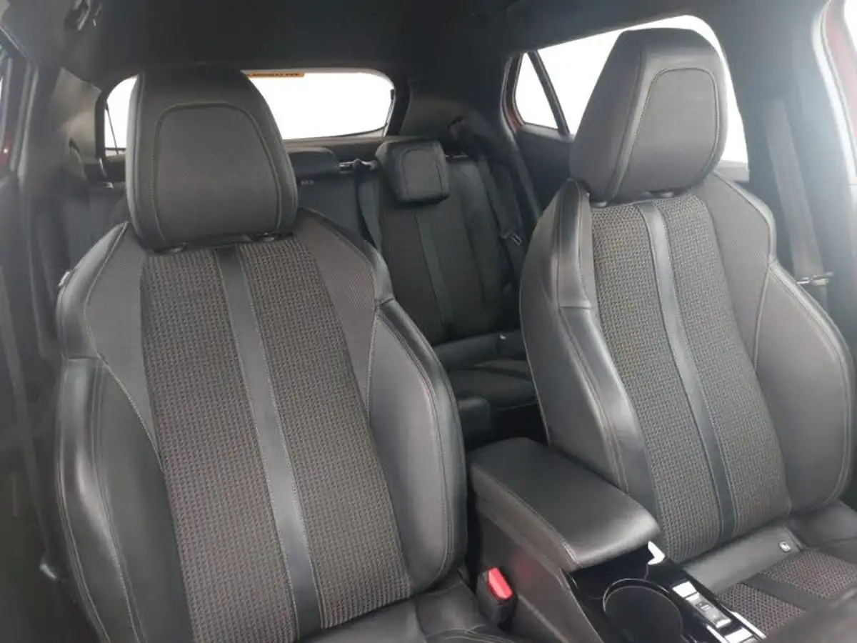 2022-peugeot-2008-suv-12-puretech-gt-big-18