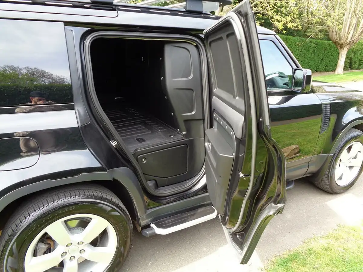 2021-land-rover-110-defender-30-d300-hard-top-hse-110-big-8