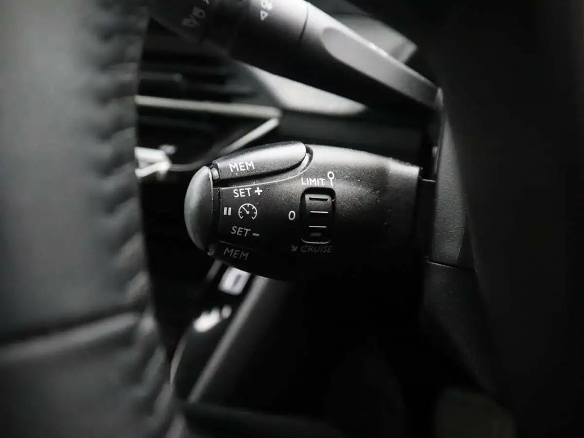 2024-peugeot-2008-suv-e-allure-136ps-50kwh-big-21