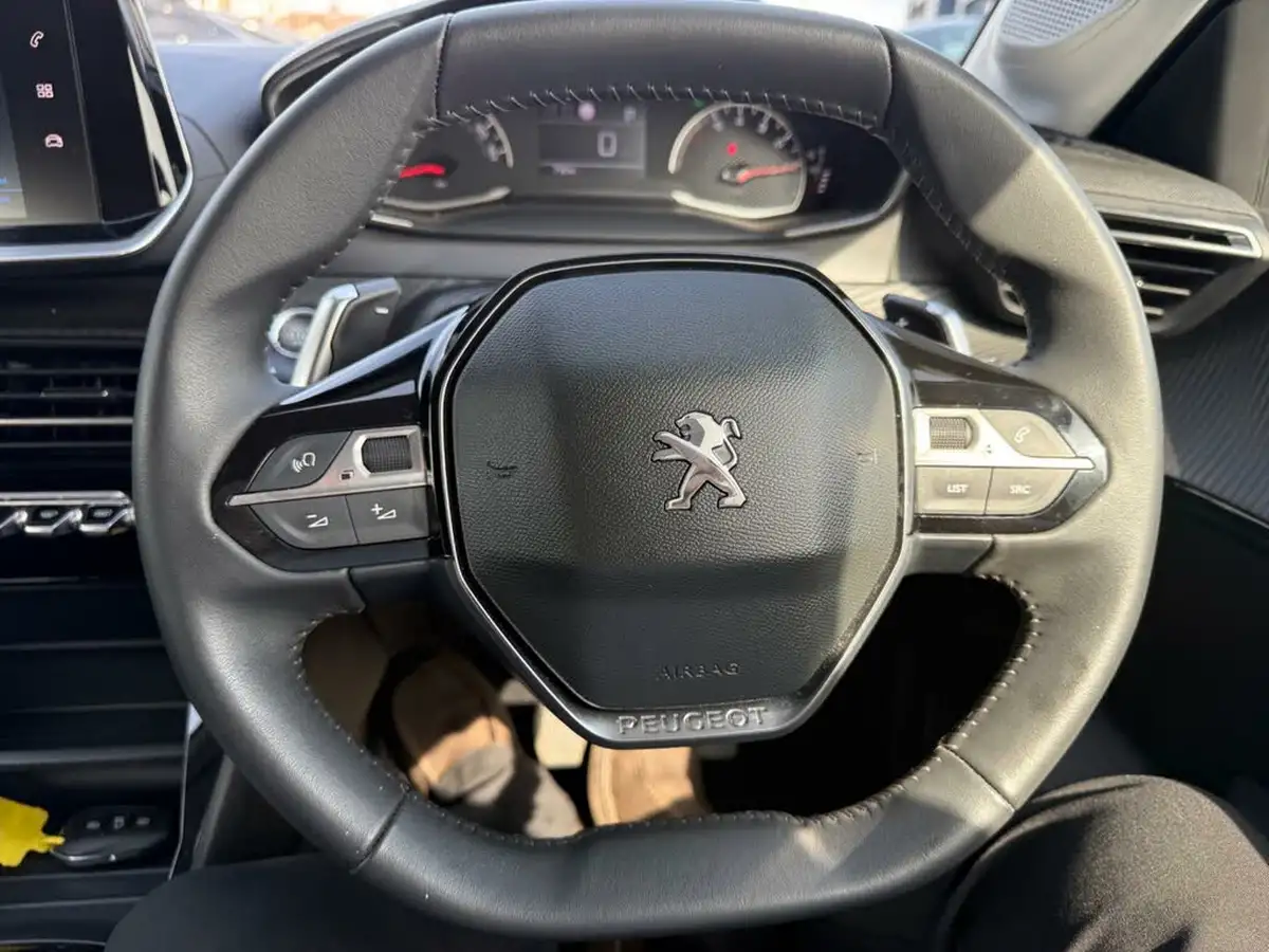 2022-peugeot-208-12-puretech-active-premium-100bhp-eat8-big-42