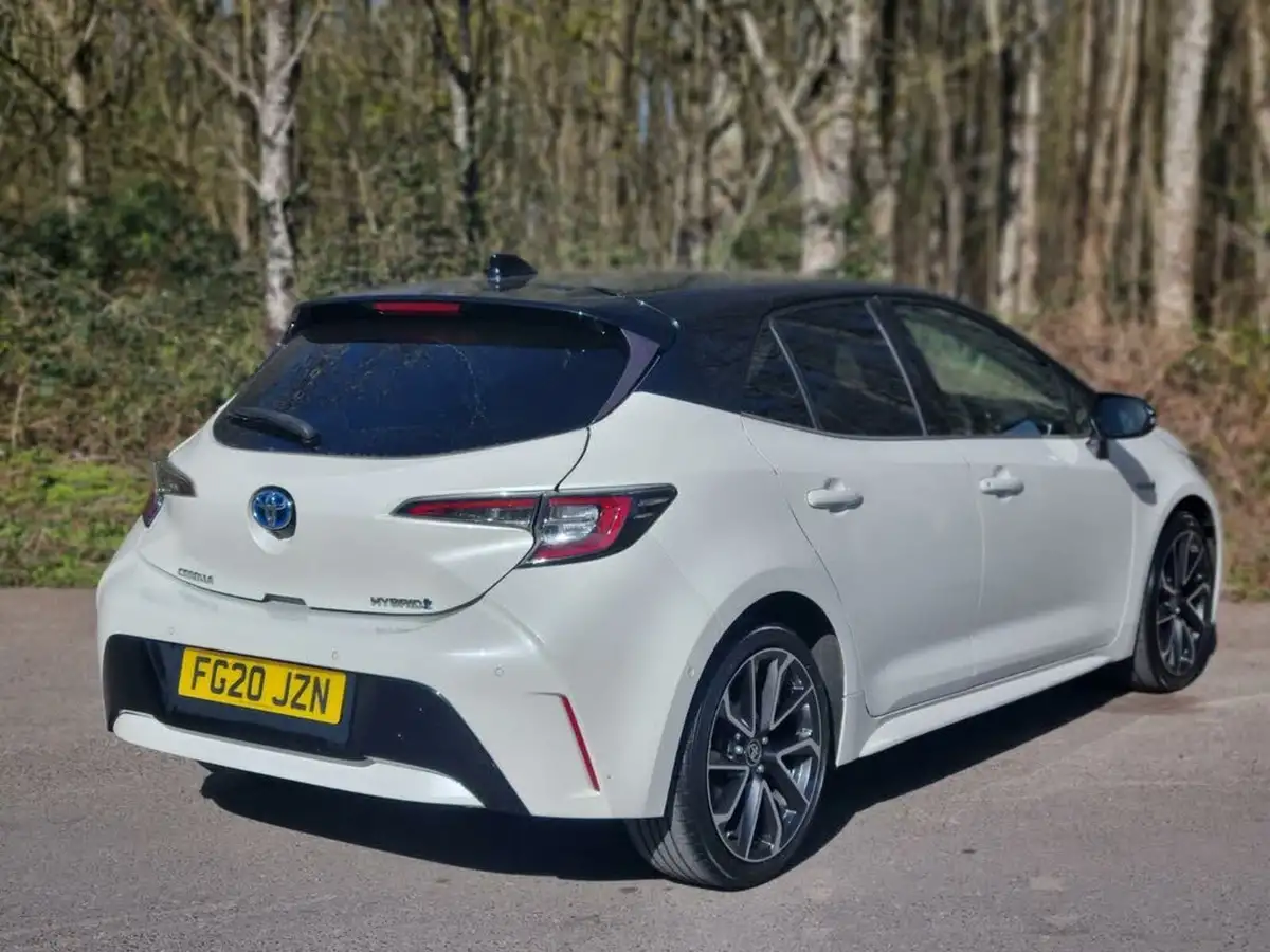 2020-toyota-corolla-18-vvt-i-excel-trk-hatchback-big-3