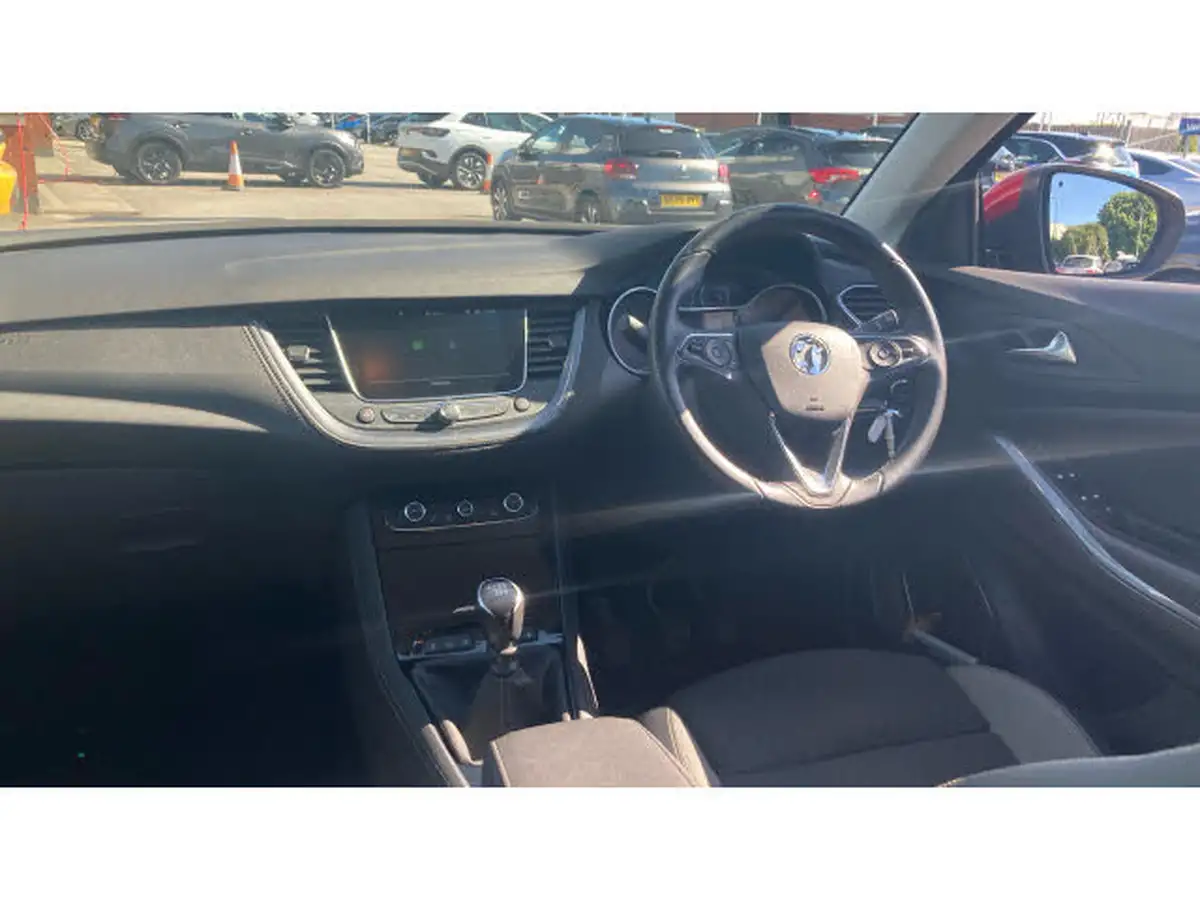 2019-vauxhall-grandland-x-12-tech-line-nav-big-9